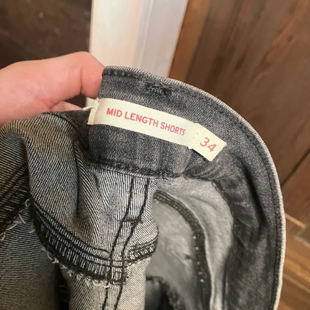 Levi's Black Jean Shorts Raw-Hem mid length shorts 34 - Picture 10 of 11